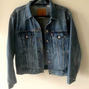 Ladies Levi’s denim jacket